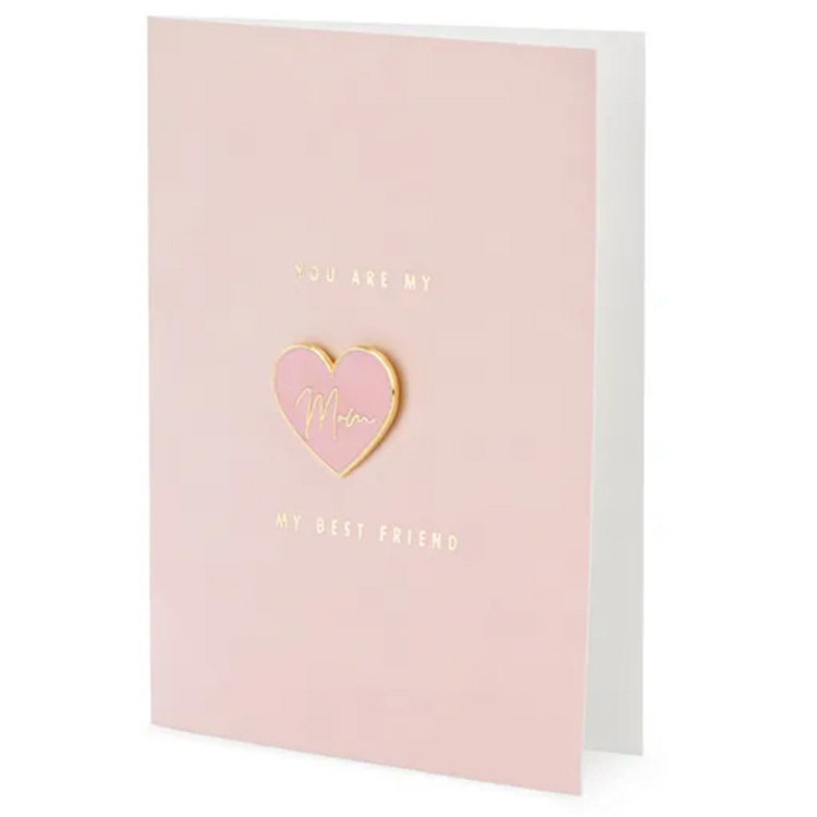 Kortti Mom -pinssillä