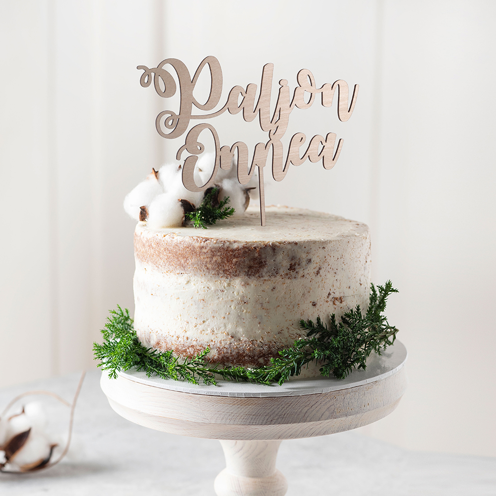 Paljon onnea-puinen kakkukyltti