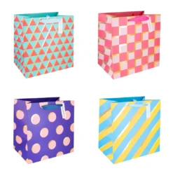 Lahjakassi leveällä pohjalla