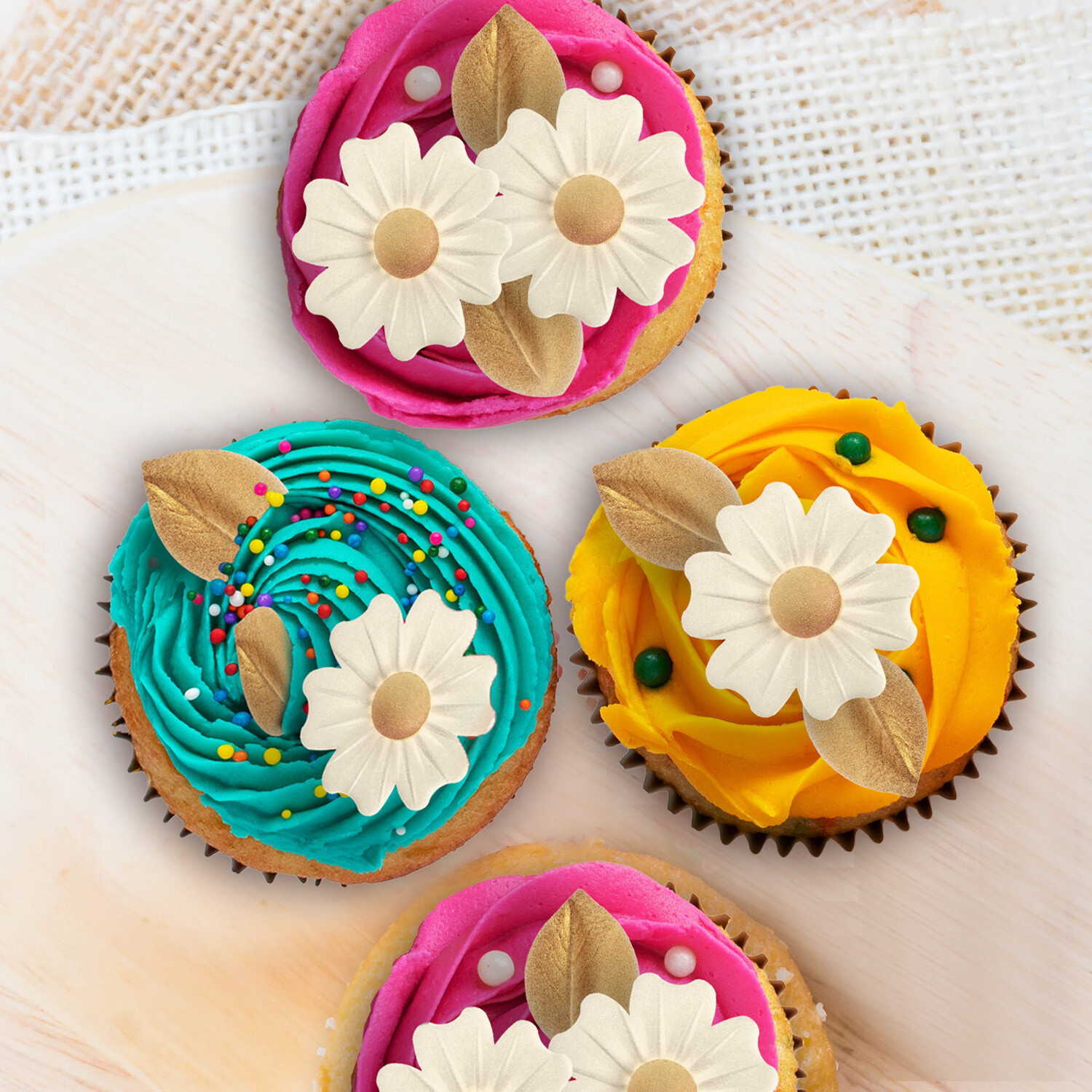 Vohveli päivänkakkarat ja kultalehdet - Image 2